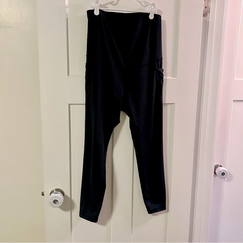 Old Navy Active Go-Dry maternity leggings - size L